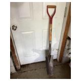 Trench shovel