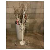 Tree, wrapping paper and misc