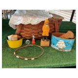Picnic basket and. Misc decor