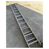 Aluminum extension ladder
