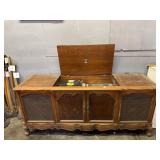 vintage 1950s RCA Victor Victrola record player