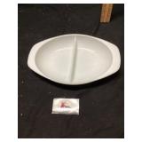 Pyrex 1083 1 1/2 quart divided casserole dish