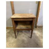 Oak table 14 1/2 x 19 1/2 to 25 tall