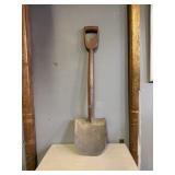 Sand shovel