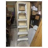 Aluminum step ladder