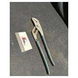 Adjustable pliers
