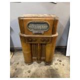 vintage 1940 RCA Victor 19K console radio
