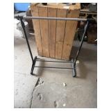 Adjustable clothes rack