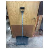 Aluminum snow shovel