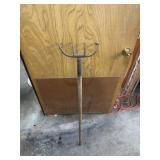 Four-tine pitchfork