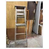 Wooden 4 foot ladder