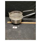 Strainer and pan