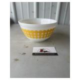 Yellow mod dot Pyrex bowl