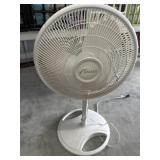 Oscillating floor fan