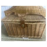 Wicker picnic basket