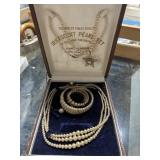 Iridescent pearl set