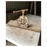 Pipe vice