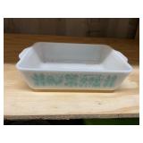 Pyrex Amish Butterprint 1 1/2 qt casserole dish