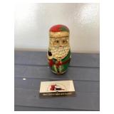 Nesting santas