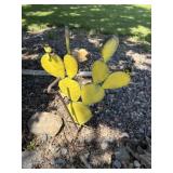 32 inch metal cactus yard decor