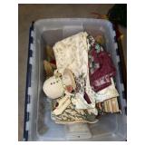 Tote of decor