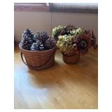Long burger baskets with floral and pinecone decor