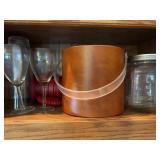 Kitchenware, shelf contents