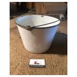 Enamel bucket