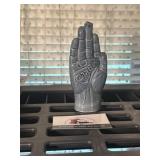 Glad ceramic hand