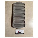 Aluminum cornbread pan