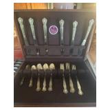 Flatware set