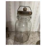 Glass jar
