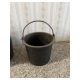 Cast iron pot