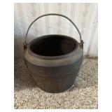 Cast iron pot
