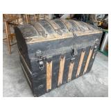 Camel back trunk