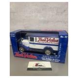 1:25 scale die-cast 1927 Graham Brothers D
