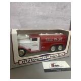 1992 ERTL die-cast 1930 Diamond 'T' tanker coin
