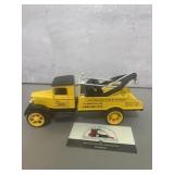 Ertl 1931 Hawkeye Tow Truck die-cast coin bank