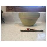 Light green stoneware bowl