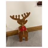 Wood reindeer decor