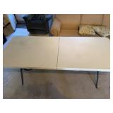 Foldable table