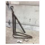 Tire bead breaker