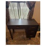 Sewing machine table with sewing machine