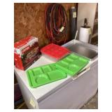 Pyrex pie set and miscellaneous
