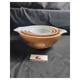 Pyrex nesting bowls