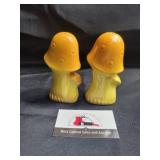 Ceramic mushroom salt & pepper shakers