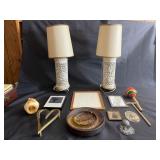 Lamps, picture frames, & other assorted decor