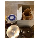 Assorted kitchen items