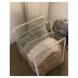 Assorted bedding and other linens