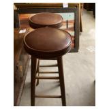 2 bar stools